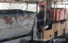 山西矿用防爆电机车行驶时突然摇晃是什么原因？