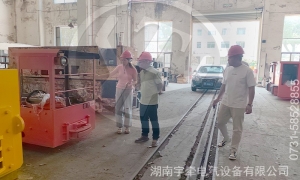 金属矿客户莅临湘潭电机车厂家参观考察