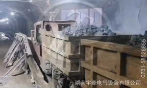 10吨架线式湘潭电机车井下卸矿视频