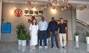 海外煤矿客户到访湘潭矿用电机车厂家