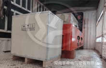 5吨锂电池湘潭电机车装车发往客户矿山